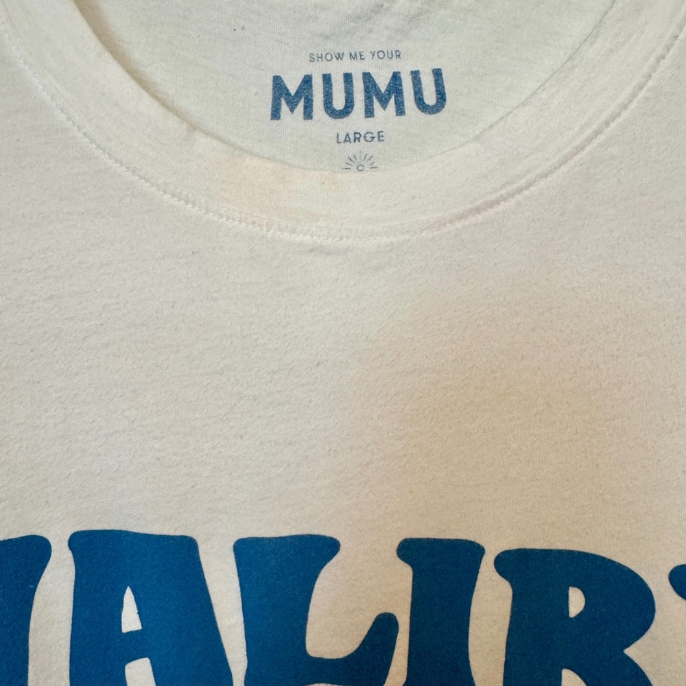 Show me your MuMu White Graphic Tee with Blue Print - Picture 8 of 9